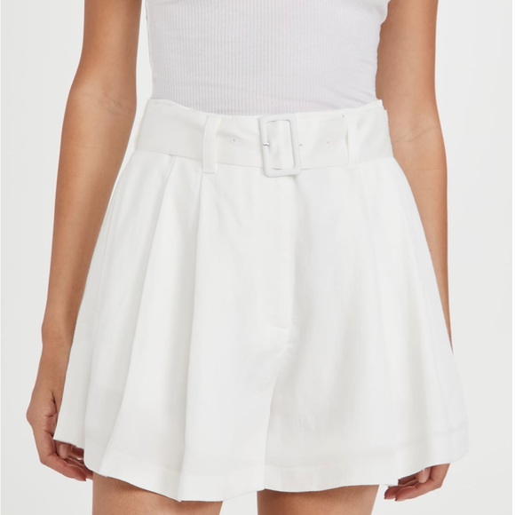 Club Monaco Belted White Shorts - Picture 1 of 3